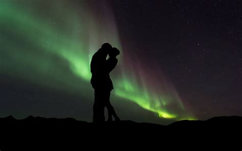 Download Wallpaper 2560x1600 Couple Silhouettes Hugs Love Widescreen 1610 Hd Background