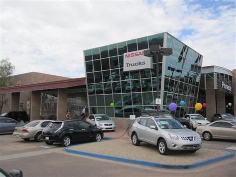 Pinnacle Nissan Car Dealership In Scottsdale Az 85260 Kelley Blue Book