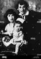 Artista Marc Chagall derecha con su esposa y su hija Ida frontal ...