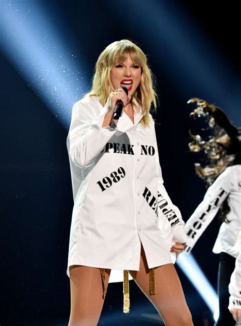Taylor Swift Performs At 2019 American Music Awards 16 Gotceleb