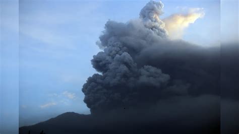 Mount Agung Bali Raises Alert To Highest Level As Fears Of Volcano