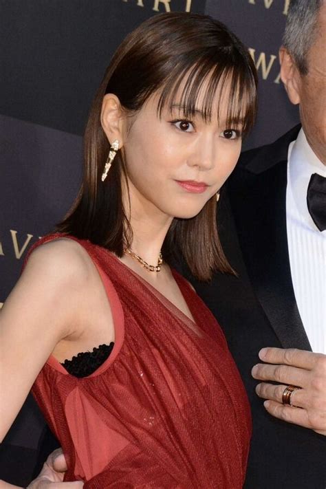 【芸能】桐谷美玲 “片足だけ超ミニ丈”露出度高めコーデで圧巻の美脚 ！ 『glitter』で抜群スタイル披露 特報 芸能エンタメnews