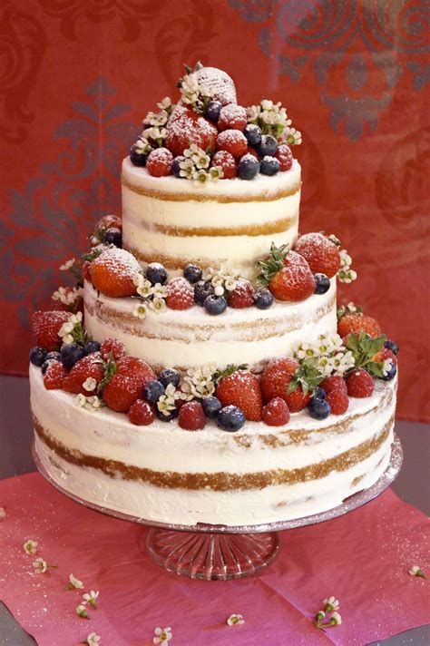 Naked Cake Mit Beeren Bolos Naked Cake Naked Cakes Cool Wedding Cakes Wedding Desserts