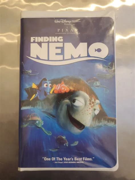 FINDING NEMO VHS 2001 Clamshell Disney Pixar Animated Dory Video NEW