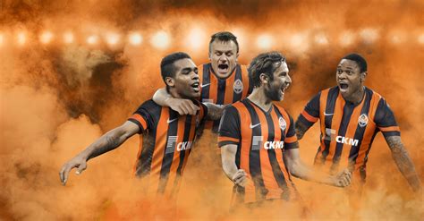 Shajtar donetsk (en ucraniano, фк шахтар донецьк, fk shajtar donetsk), conocido internacionalmente por su transcripción al inglés shakhtar donetsk, es un equipo de fútbol de la ciudad de donetsk, ucrania.el equipo disputaba sus partidos como local en el donbass arena, inaugurado en 2009 y con capacidad para 52 525 espectadores. Shakhtar Donetsk 13-14 (2013-14) Home Kit Released - Footy ...