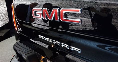 2019 Gmc Sierra At4 Tries To Elevate Off Roading