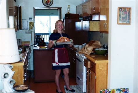 25 Intimate Photos Of Mom Working In The Kitchens In The 1970s Nostalgic Us Usreminiscence