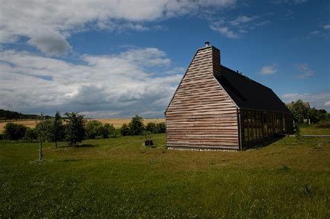 Großzügig für zwei aber auch platz für bis zu zehn personen, komfort das rosenhaus in der uckermark, mit dem pinnower see in laufnähe, eignet sich sowohl für ferienwochen als auch. Das schwarze Haus - Urlaub in der Uckermark im Designer ...