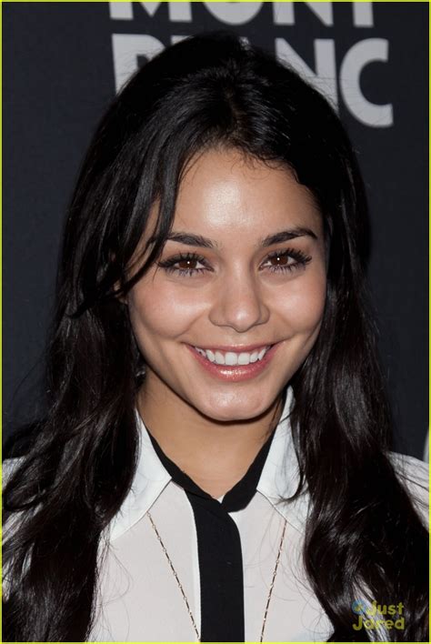 Vanessa Hudgens Hours Play In Nyc Photo Photo Gallery Just Jared Jr