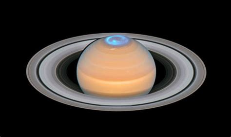 Northern Lights On Saturn Hubble Captures Aurora Pictures On Saturn