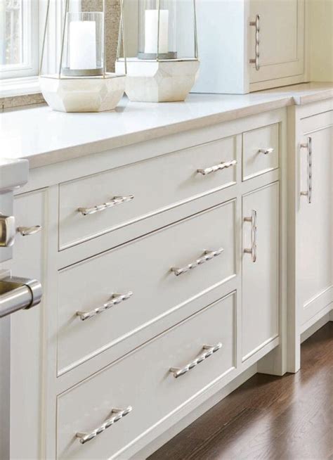 How to mix kitchen hardware. The Right Length Cabinet Pulls for Doors and Drawers ...