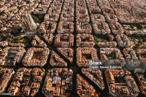 Vista Aérea Del Barrio Residencial Del Eixample De Barcelona Con La