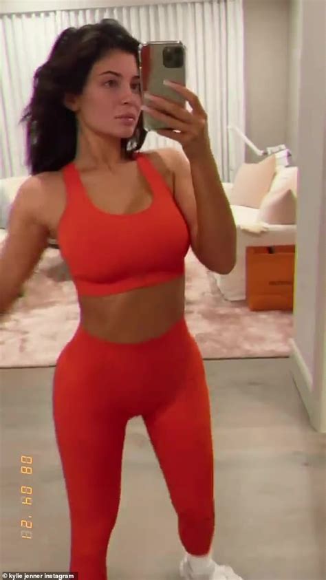 Kylie Jenner Flaunts Cool Glow After Exercise While Showing Her Curves In The Mirror OLTNEWS