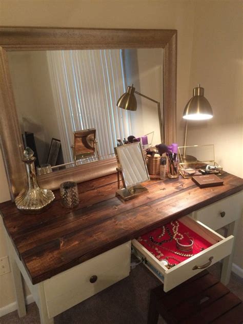 50 Stunning Rustic Makeup Vanity Ideas Suitable For Stylish Woman