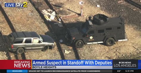 Bearcat Moves In On Armed Suspect Barricaded In Vehicle Cbs Los Angeles