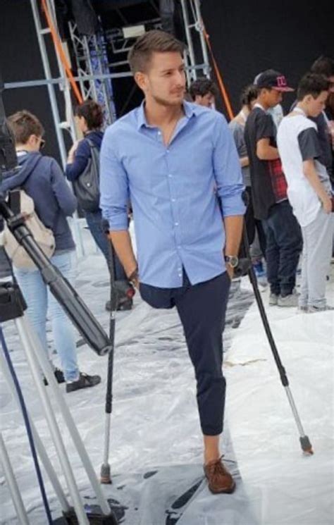 Arturo Hot Men Bodies Crutches Amputee Male Body Ice Skating Males