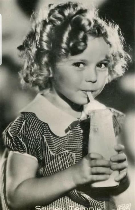 Shirley Temple Drinking Milk 1934 In 2020 Shirley Temple Shirly Temple Shirley Temple Black