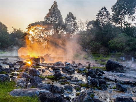 Una Belleza De Las Aguas Termales En El Parque Nacional Chae Son Lampang Tailandia Foto Premium