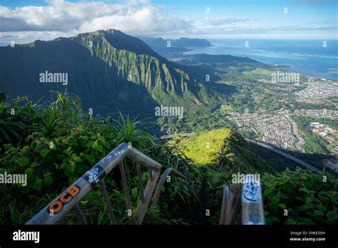 Haiku Stairs Stairway To Heaven Oahu Hawaii Stock Photo Alamy