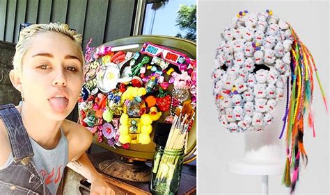 Dirty Hippie Miley Cyrus Si Cimenta Con La Scultura Artslife