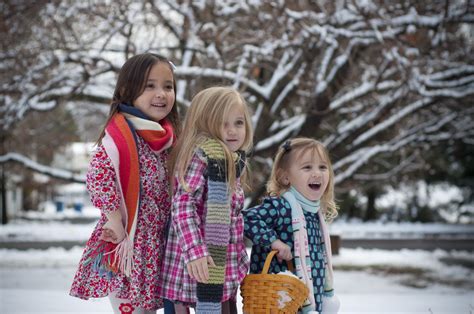 無料画像 自然 人 雪 コールド 冬 女の子 白 花 キッド 若い 春 天気 休日 カラフル 一緒に クリスマス 子供時代 シーズン 木 家族