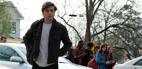 He earned this fortune after working in several blockbuster movies. Nick Robinson: «Interpreto un ragazzo che nasconde a tutti ...