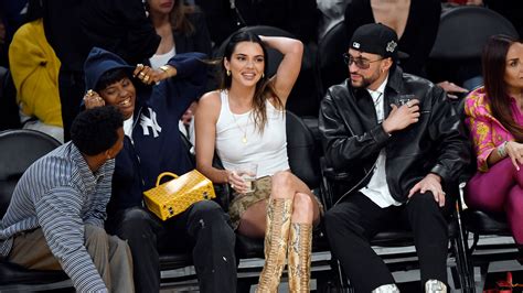 Kendall Jenner And Bad Bunny Become A Meme While Sitting Courtside Teen Vogue