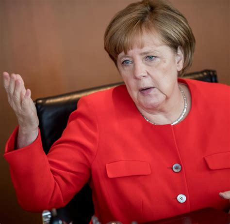 Kanzlerin Angela Merkel Droht Asylbewerbern Mit Konsequenzen Urlaub Im