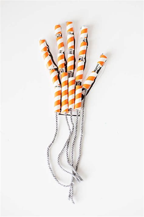 I almost didn't dare uploading the model because it looks really wrong despite the transparent/empty texture i tried to conceal it with. DIY Articulated Skeleton Hand — All for the Boys | Preschool body theme, Science experiments ...