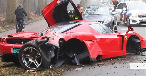 Peperdure Ferrari In Puin Na Crash In Baarn Video Telegraafnl