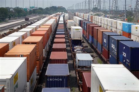 Containers Piling Up At Us Rail Yards Add To Port Strains Bloomberg