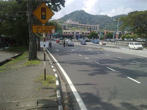 Kesan keselamatan dari pengoptimuman lampu isyarat bagi perlanggaran lampu merah dan potensi konflik di persimpangan berlampu isyarat: Lampu Isyarat Jalan Raya - LAMPURABI