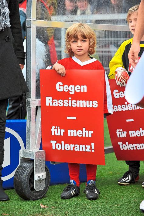 fußball zeichen gegen diskriminierung und rassismus fußball schwarzwälder bote