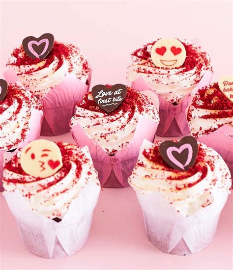 I wish you all a great day! Valentines Day Red Velvet Meringue Cupcakes - The Velvet ...