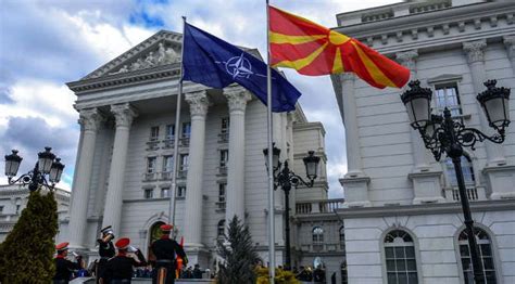 Macedónia kétgólos hátrányban se adta fel. Felvonták Észak-Macedónia zászlaját a NATO brüsszeli székhelyén | Biztonságpiac.hu