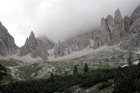 Trekking Alle Cinque Torri Nelle Dolomiti Dampezzo Life In Travel