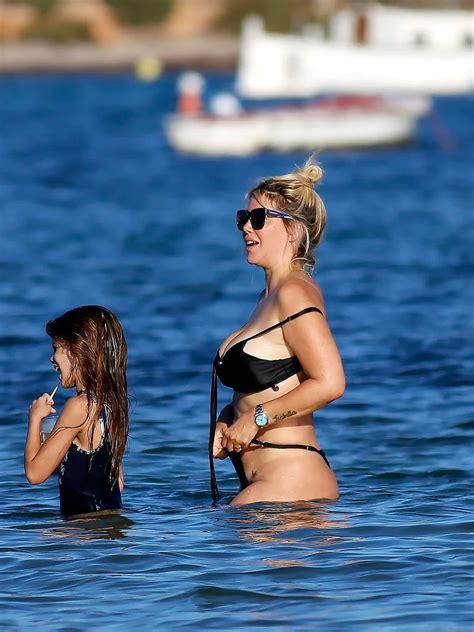 Wanda Nara Se Animó Al Topless Durante Sus Vacaciones En Ibiza Infobae