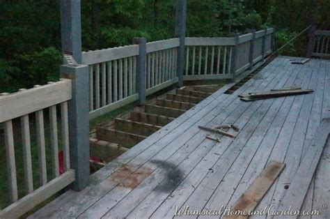This short video from the honest carpenter will show you how to remove and replace individual deck boards with basic carpentry tools. Deck Redo, part II