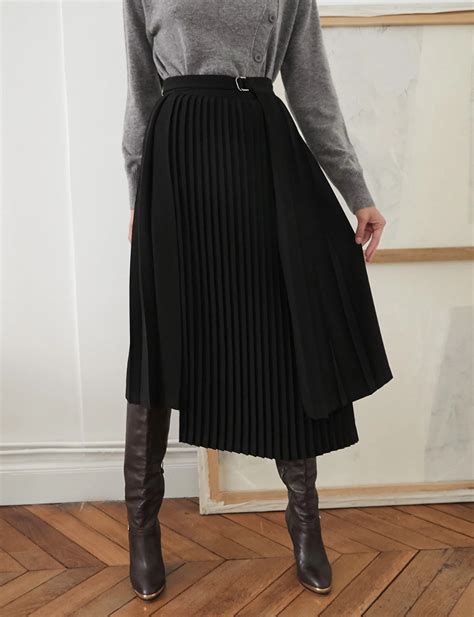 Formal Black Pleated Skirt Outfit In Fashion Style