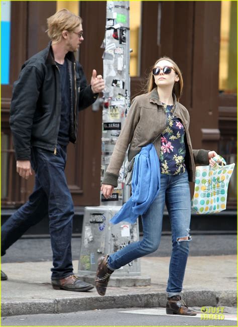 Elizabeth Olsen And Boyd Holbrook Holding Hands In Soho Photo 2854143