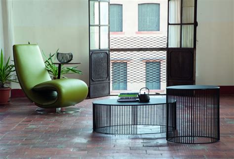 It is suitable also for outdoor use. Andra Tonin Casa - Coffee table