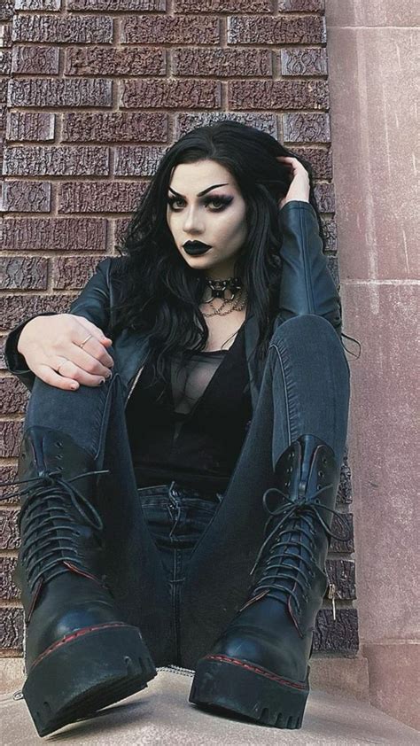 Dahliawitch On Instagram ️🖤 In 2021 Gothic Girls Hot Goth Girls Goth Beauty