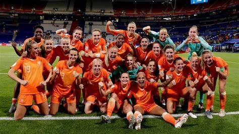 De oranje leeuwinnen zijn in europa de laatste jaren bijna oppermachtig, maar de verenigde staten zijn nog altijd een maatje te groot. Cashen: zoveel verdienen Oranje Leeuwinnen aan WK