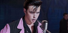 Austin Butler’s Shows Off His Singing Abilities In "Elvis" Test Clip ...