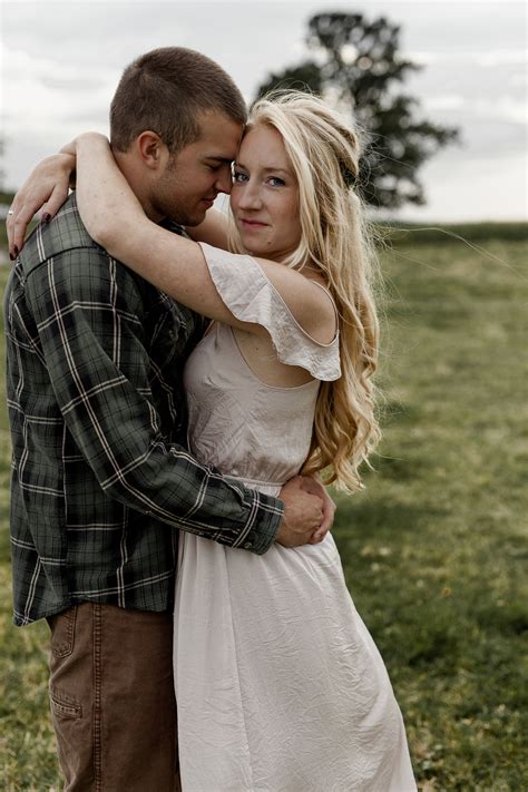 Engagement Field Sunset Country Field Engagement Sunset Couple