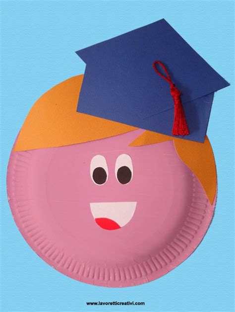 Check out these summer crafts for preschoolers from prosperity day school! End of School Year Craft - So cute! | Preschool arts and crafts, School crafts, Graduation crafts