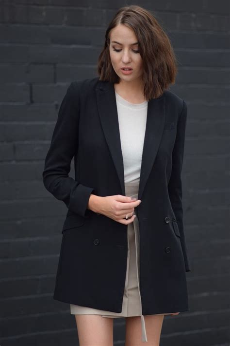 Longline Black Blazer With Mini Skirt Photographer Outfit Outfits