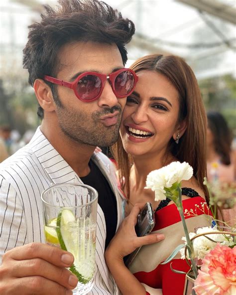 Pulkit Samrat Shares Romantic Pool Selfie With Girlfriend Kriti Kharbanda See Their Cutest