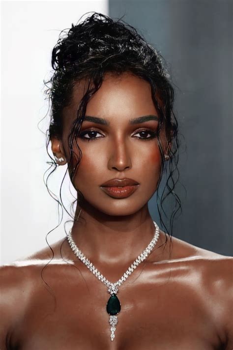 Curso De Maquiagem Online In 2022 Dark Skin Makeup Black Girl Makeup