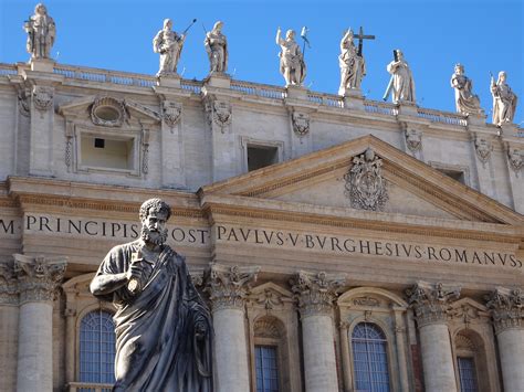 Nd grad 0.6 and 0.9 no tripod. Vatican City, Italy.